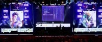 环保人士闯入《街霸6》总决赛现场:对显示屏狂喷油漆