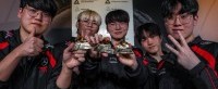 《LOL》T1 3:1 TES电竞世界杯夺冠 Faker拿下FMVP